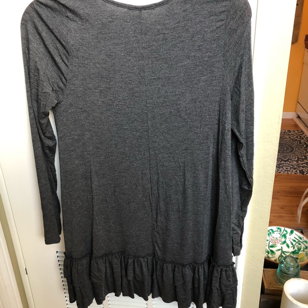 Easel Long Gray Tunic - Ruffle Bottom - Picture 3 of 4